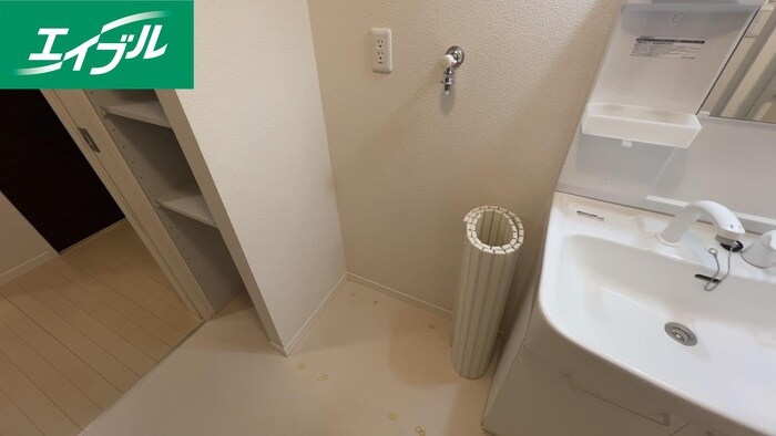 物件内観写真16　(洗濯機置場)