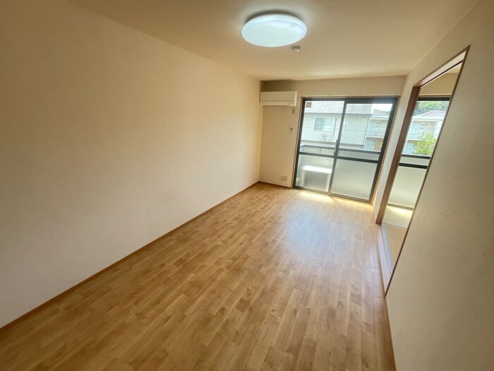 物件内観写真4　(居室)