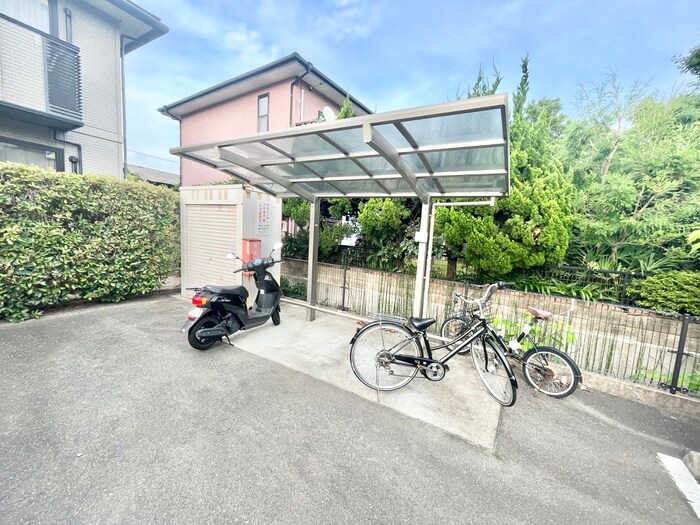 物件外観写真3　(駐輪場)