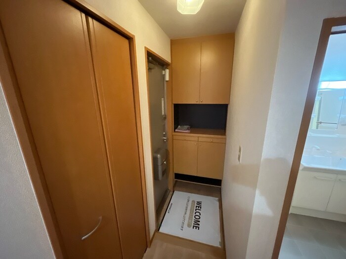 物件内観写真8　(玄関)