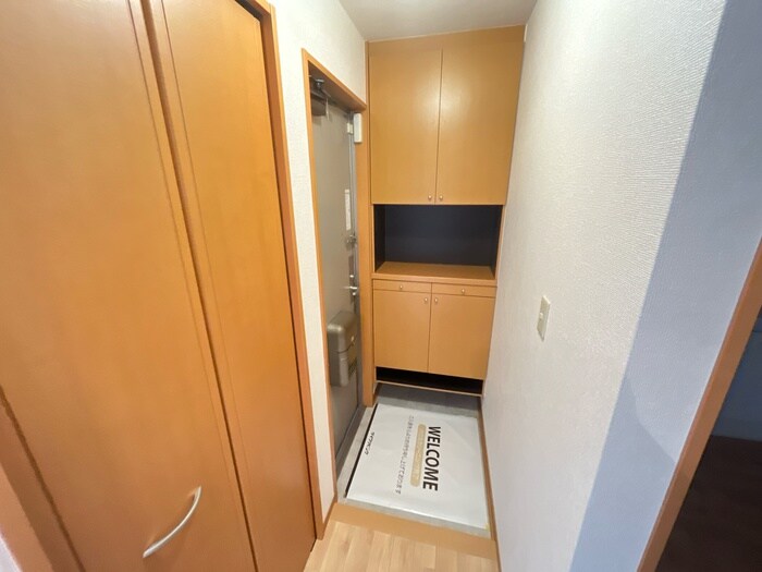 物件内観写真8　(玄関)