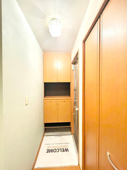 物件内観写真10　(玄関)