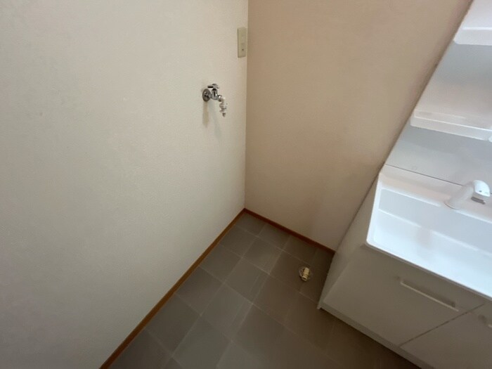 物件内観写真12　(洗濯機置場)