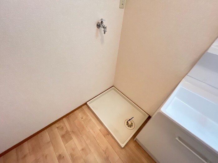 物件内観写真12　(洗濯機置場)