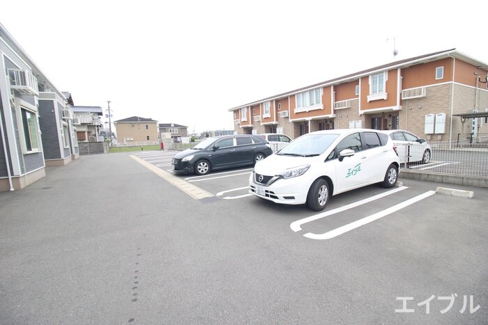 物件外観写真4　(駐車場)