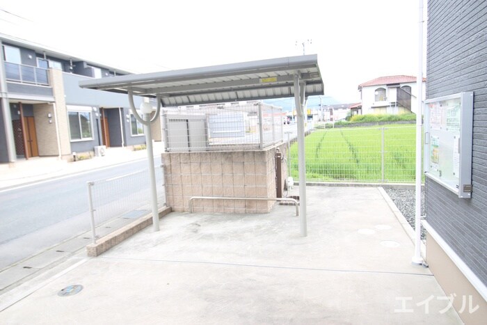 物件外観写真5　(駐輪場)