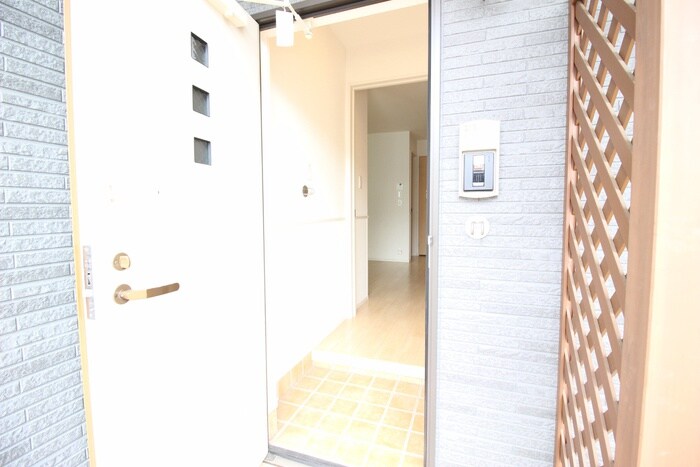 物件内観写真12　(玄関)