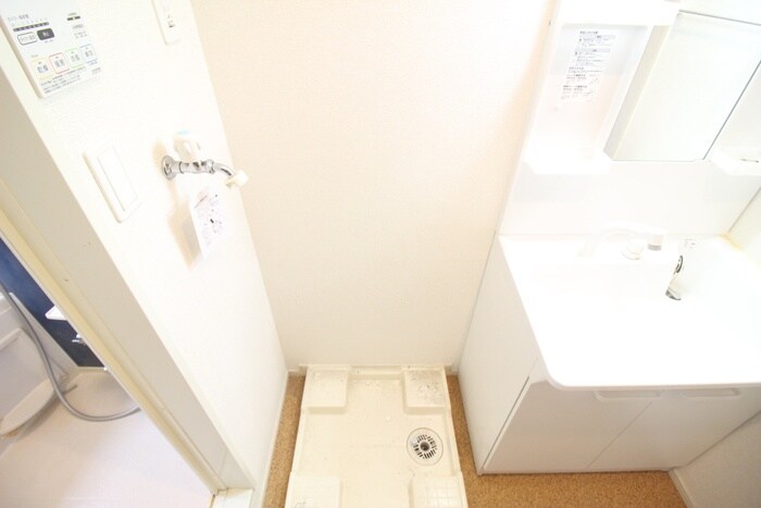 物件内観写真15　(洗濯機置場)