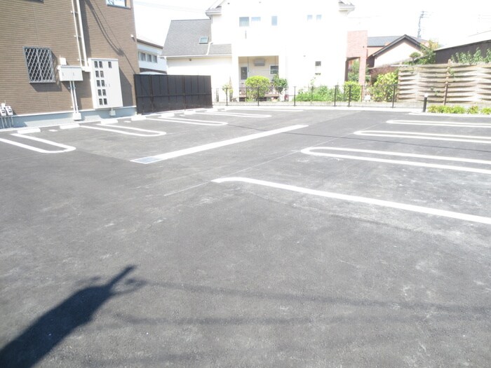 物件外観写真2　(駐車場)