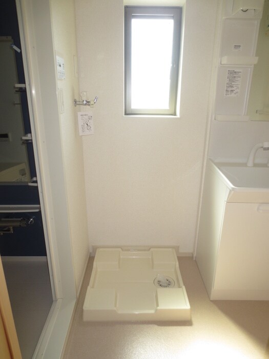 物件内観写真8　(洗濯機置場)