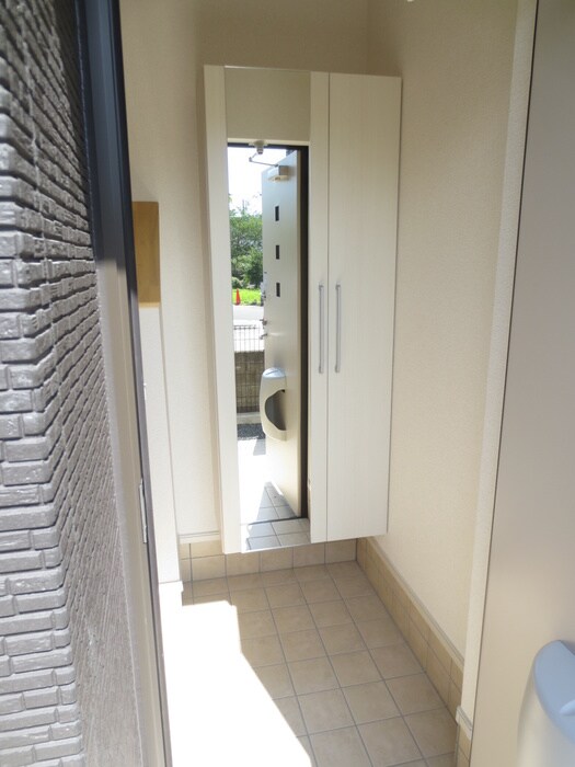 物件内観写真11　(玄関)