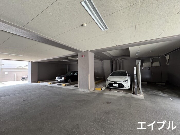 物件外観写真4　(駐車場)