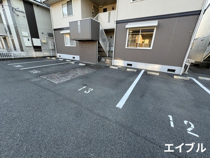 物件外観写真2　(駐車場)