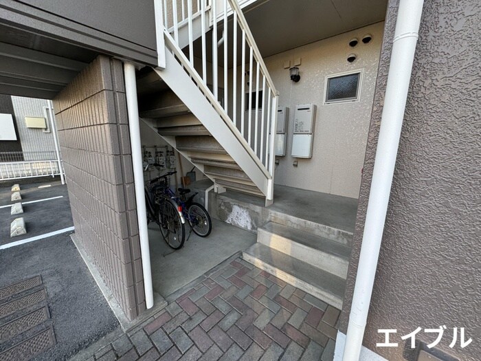 物件外観写真3　(駐輪場)