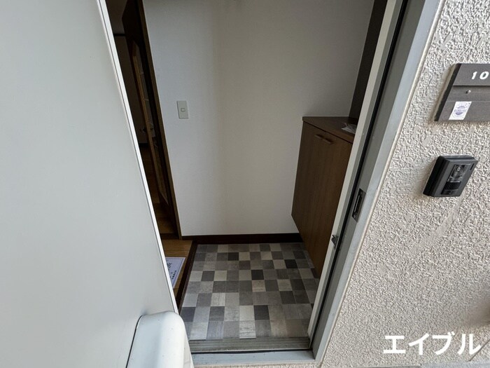 物件内観写真12　(玄関)