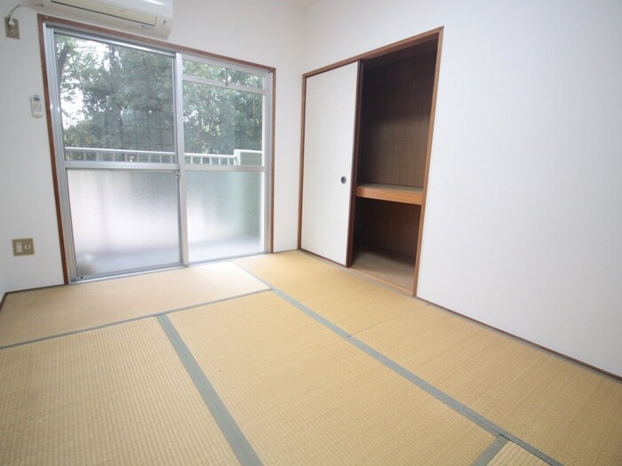 物件内観写真4　(居室)