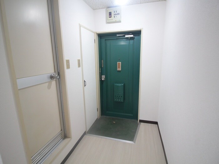 物件内観写真12　(玄関)