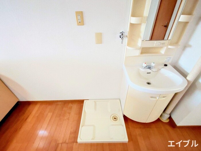 物件内観写真11　(洗濯機置場)