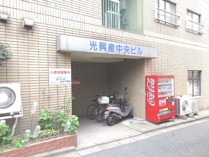 物件外観写真2　(エントランス部分)