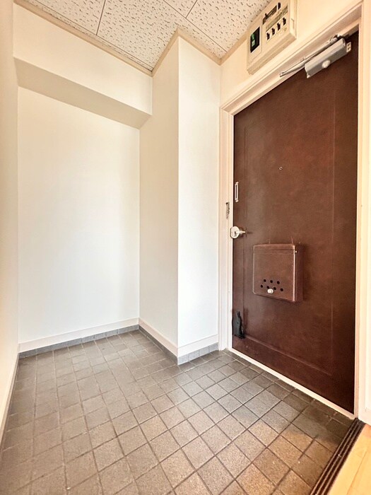 物件内観写真4　(玄関)