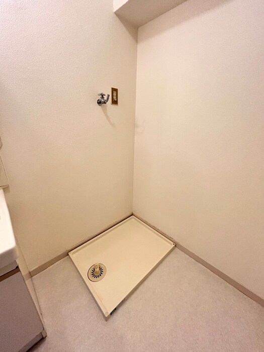 物件内観写真6　(洗濯機置場)