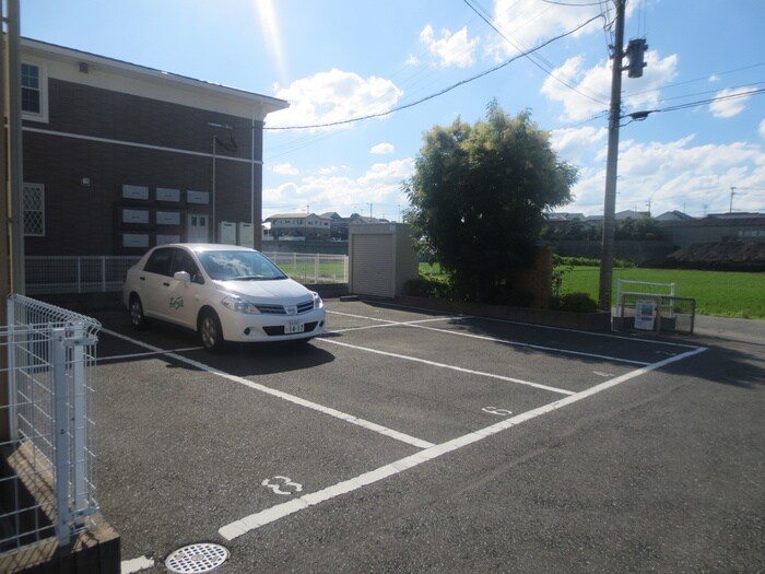 物件外観写真2　(駐車場)
