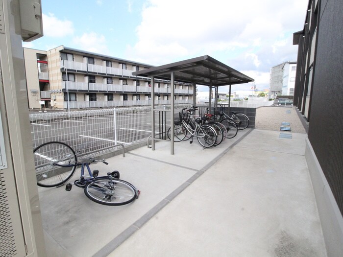 物件外観写真3　(駐輪場)