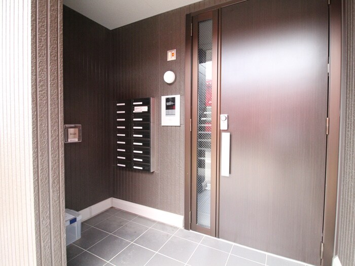 物件外観写真4　(エントランス部分)