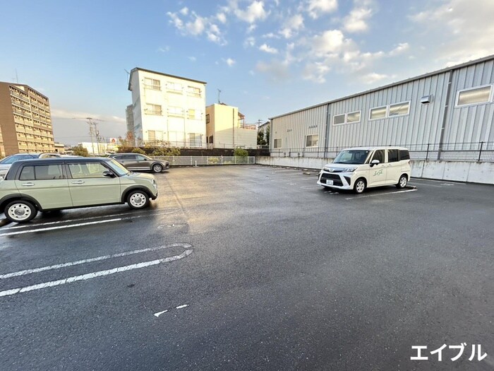 物件外観写真6　(駐車場)
