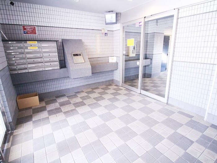 物件外観写真5　(エントランス部分)