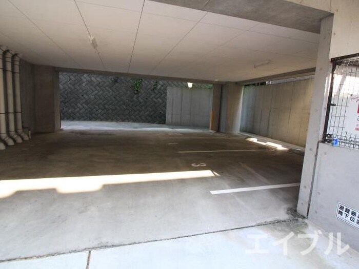 物件外観写真3　(駐車場)