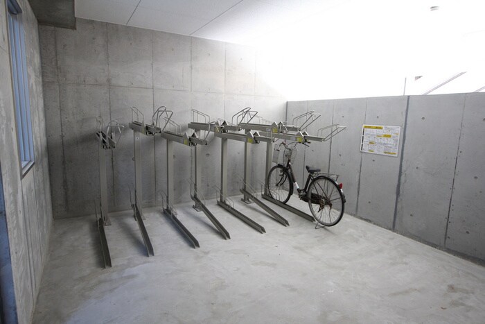 物件外観写真4　(駐輪場)