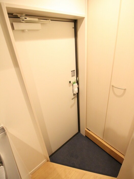 物件内観写真5　(玄関)