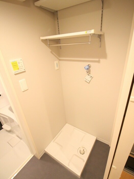 物件内観写真8　(洗濯機置場)