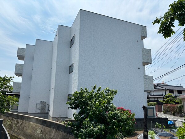 建築中