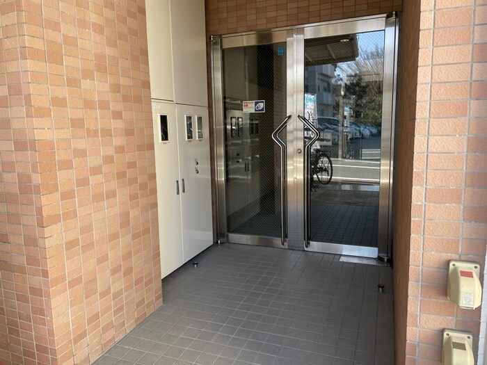 物件外観写真3　(エントランス部分)