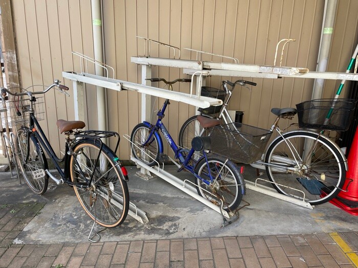 物件外観写真4　(駐輪場)