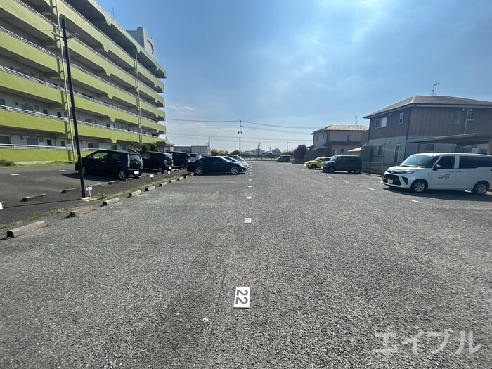 物件外観写真2　(駐車場)