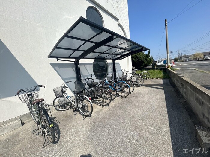 物件外観写真3　(駐輪場)