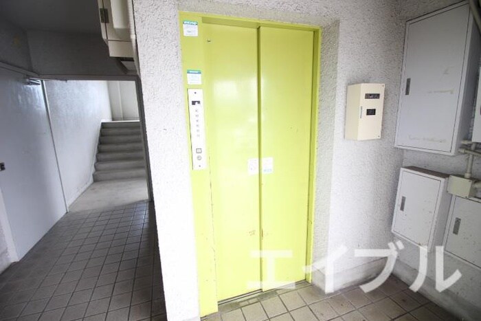 物件外観写真5　(エントランス部分)