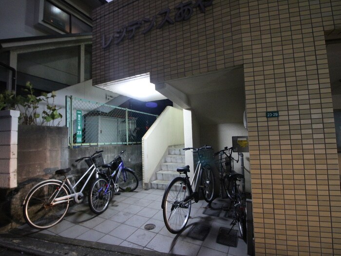 物件外観写真4　(エントランス部分)