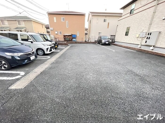 物件外観写真2　(駐車場)