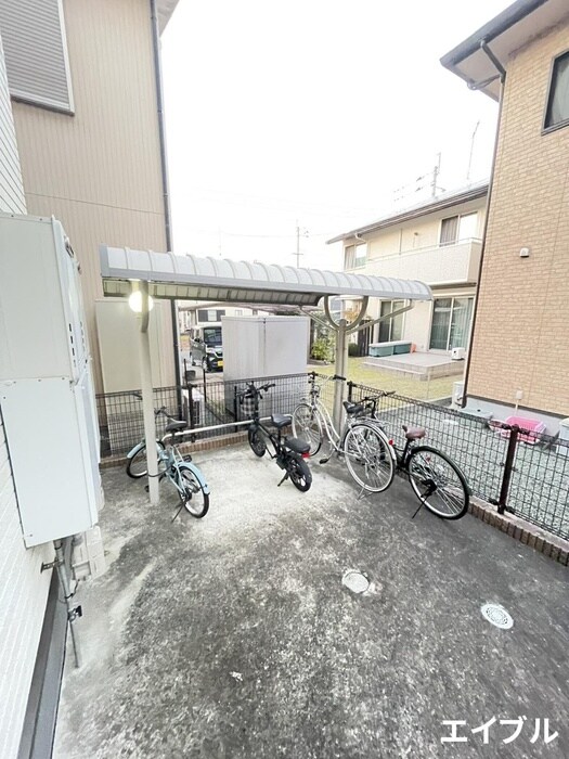 物件外観写真3　(駐輪場)