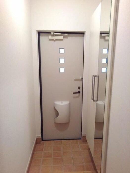 物件内観写真10　(玄関)