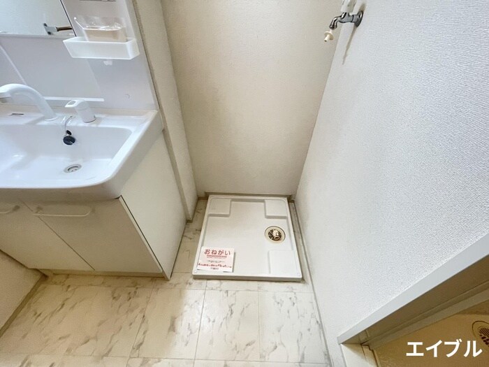 物件内観写真16　(洗濯機置場)