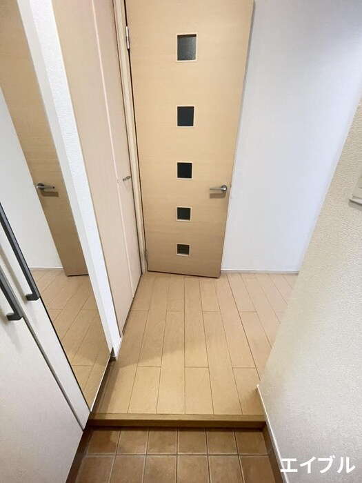 物件内観写真18　(玄関)
