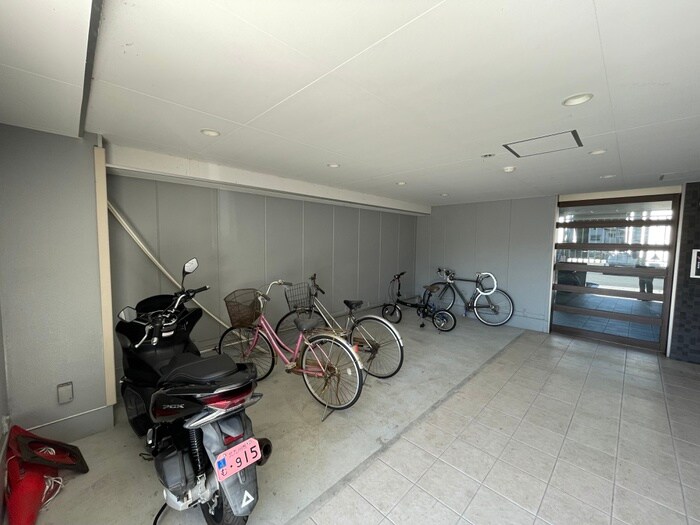 物件外観写真3　(駐輪場)