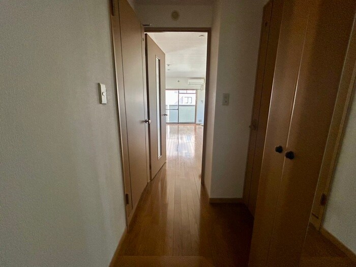 物件内観写真18　(廊下)