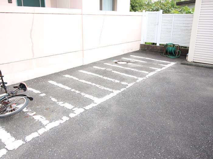 物件外観写真5　(駐輪場)