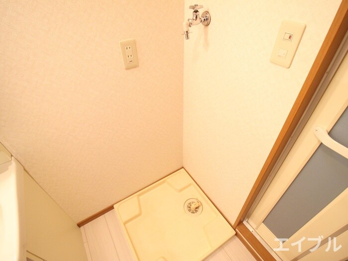 物件内観写真11　(洗濯機置場)